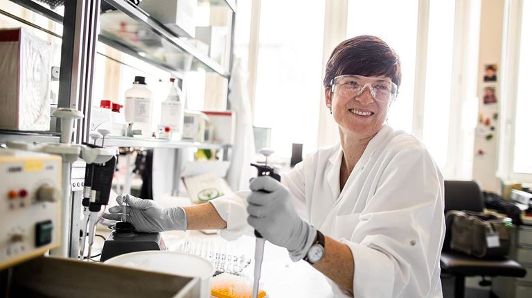 CSL Behring Bern employee Corinne Steiner holding a pipette